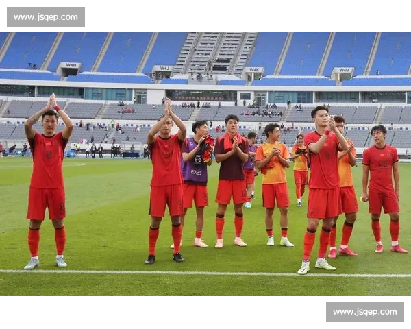 国足东亚杯开启换血新征程！4231 战术革新 + 00 后挑大梁，保级底线暗藏战术试验