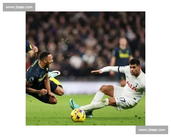 内维尔热刺包厢感慨：若父母当年能享这般待遇，职业生涯无憾