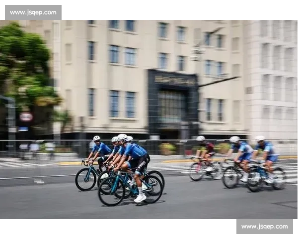 上海新城自行车赛收官 国际车手竞逐绘就城市速度画卷 上海新城自行车赛收官 国际车手竞逐绘就城市速度画卷